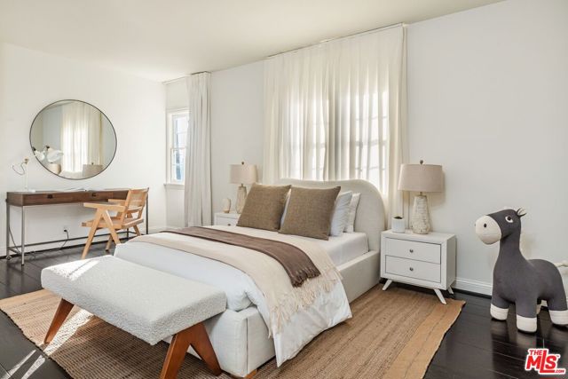 1600 Summitridge Drive, Beverly Hills CA: https://media.crmls.org/mediaz/12f25827-197f-406c-91ca-f37cbb891806.jpg