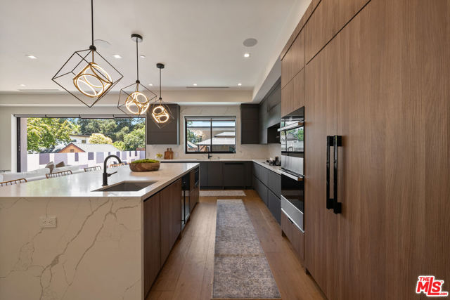 4299 Elmer Avenue, Studio City CA: https://media.crmls.org/mediaz/12f27b76-4cfd-459b-9806-77cdbb3b79fe.jpg