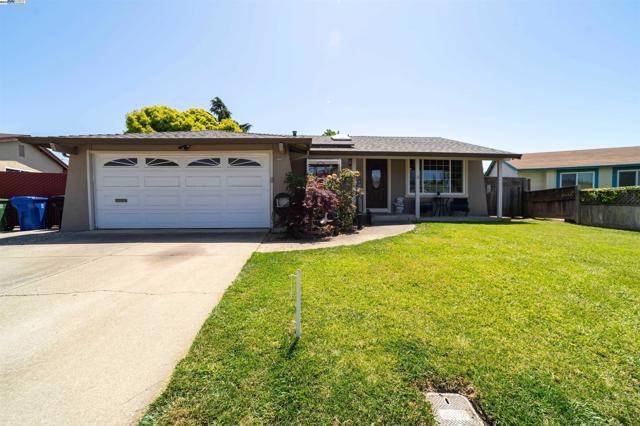 34505 Salinas Pl, Fremont CA: https://media.crmls.org/mediaz/12f2c354-c585-4548-8152-989bdfc29117.jpg