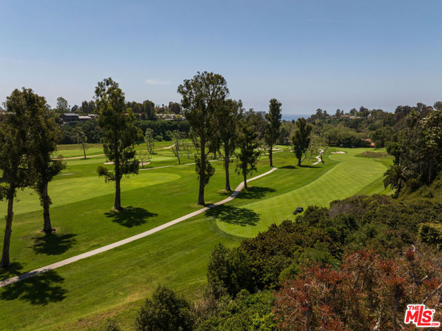 900 Napoli Drive, Pacific Palisades CA: https://media.crmls.org/mediaz/12f30959-c571-4248-be56-e5776805251d.jpg