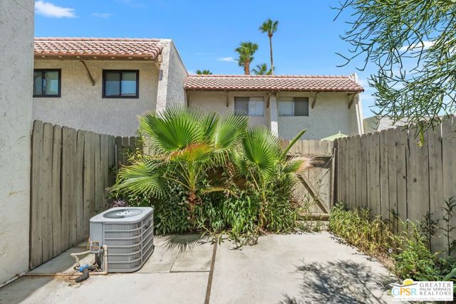 1852 N Mira Loma Way, Palm Springs CA: https://media.crmls.org/mediaz/12f313e9-d901-4184-ba2c-d4333f87b950.jpg