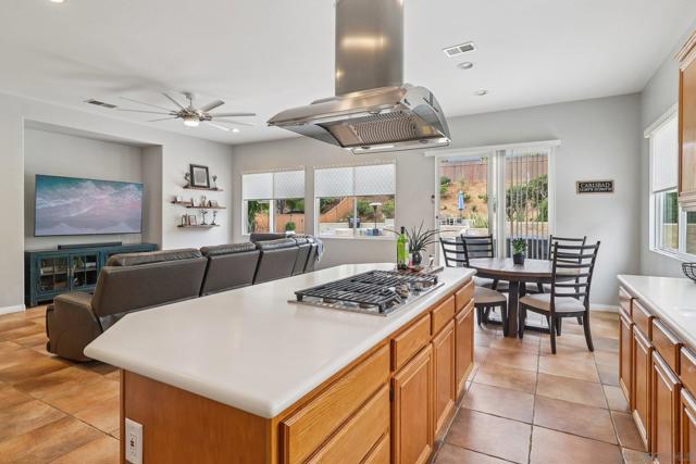 1648 Brady Cir, Carlsbad CA: https://media.crmls.org/mediaz/12f322cf-e0b3-4435-b680-71bb3f4f7d2c.jpg
