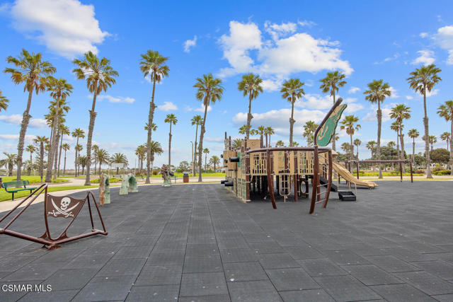 4535 Falkirk Bay, Oxnard CA: https://media.crmls.org/mediaz/12f339cc-fee8-41b2-bc60-a87bb38fa65b.jpg