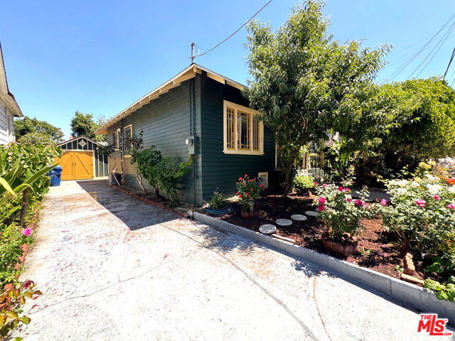 334 Belmont Avenue, Los Angeles CA: https://media.crmls.org/mediaz/12f48789-5307-4232-8cc6-2aa726066725.jpg
