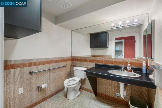 Image 8 of 26 For 815 San Pablo Ave