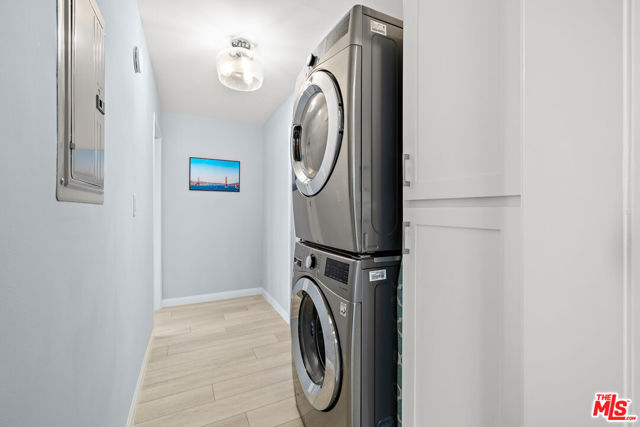 1228 14th Street, Santa Monica CA: https://media.crmls.org/mediaz/12f4e997-3580-4c51-a542-56208faf190a.jpg