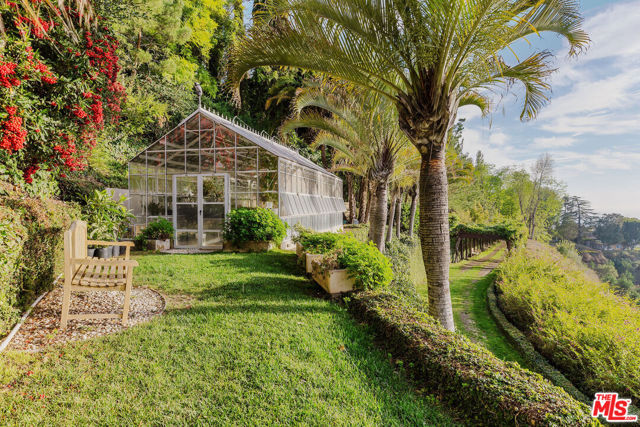 1401 Bel Air Road, Los Angeles CA: https://media.crmls.org/mediaz/12f4f5b4-bee4-49a5-8c6d-06aedc9d296a.jpg