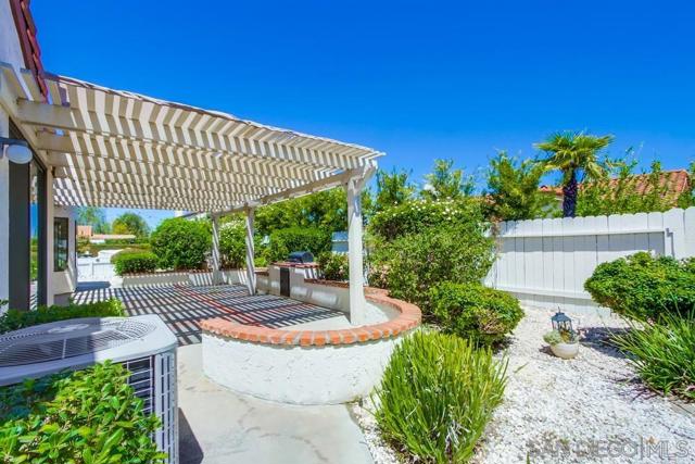 11742 Avenida Sivrita, San Diego CA: https://media.crmls.org/mediaz/12f50ef2-4f40-4a37-b1b6-2413bd40fed6.jpg
