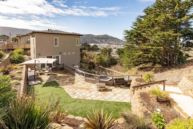 674 Corona Dr, Pacifica CA: https://media.crmls.org/mediaz/12f529b9-8a05-42b6-bfe1-ebc943a40269.jpg
