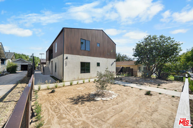 1688 N Sierra Bonita Avenue, Pasadena CA: https://media.crmls.org/mediaz/12f54b75-beb9-4c3d-914e-77eb7b992920.jpg