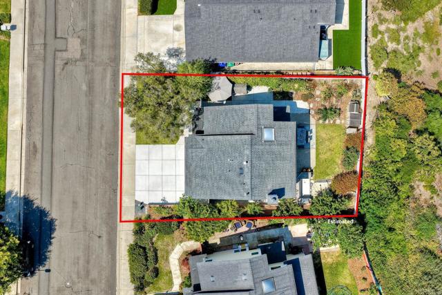 1782 E Pointe Avenue, Carlsbad CA: https://media.crmls.org/mediaz/12f5f389-c7dd-4509-ba32-fac260eeb154.jpg