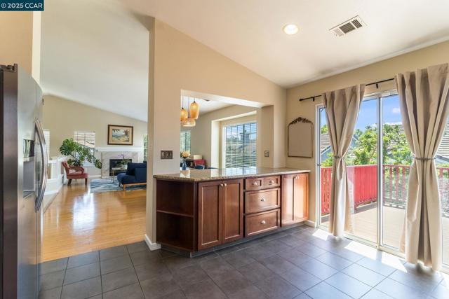 289 Crestview Ave, Martinez CA: https://media.crmls.org/mediaz/12f5fecf-688d-41e7-8f29-14596645a83a.jpg