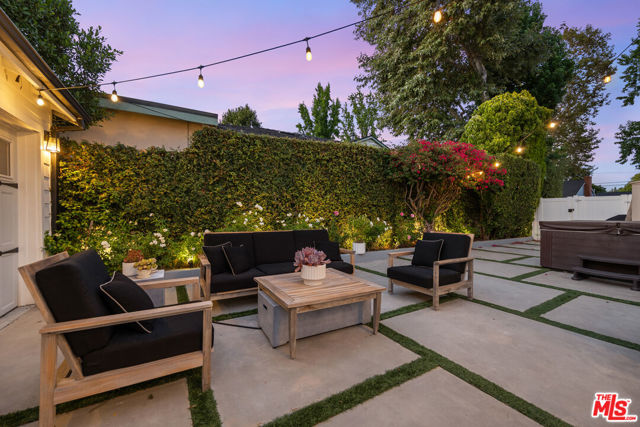 4943 Stern Avenue, Sherman Oaks CA: https://media.crmls.org/mediaz/12f63750-e6e3-42fe-9fb6-4f14a34087d8.jpg