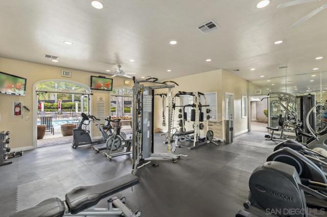 4954 Caminito Vista Lujo, San Diego CA: https://media.crmls.org/mediaz/12f65bca-9e73-42d2-98f3-c9b1e11c2db3.jpg
