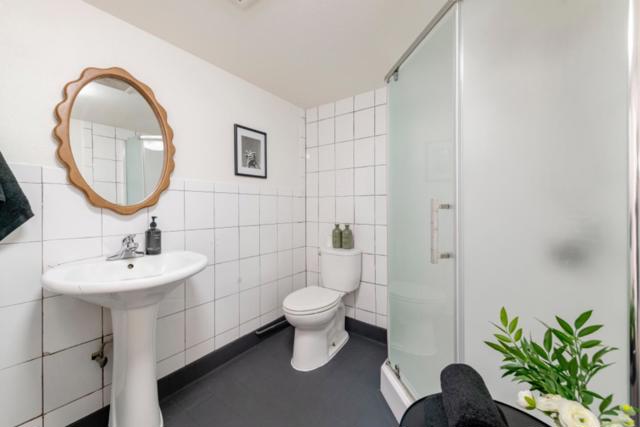 850 W Grand Avenue, Oakland CA: https://media.crmls.org/mediaz/12f67094-7945-4873-a4ca-b323ac1c59de.jpg