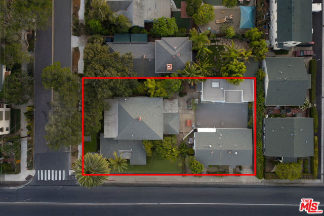 333 E Anapamu Street, Santa Barbara CA: https://media.crmls.org/mediaz/12f68abc-b6a4-4da1-8350-e01a4698125a.jpg