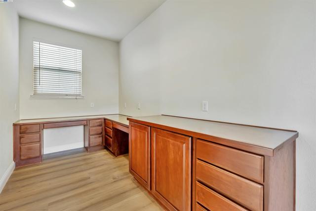 501 Carnaby Rd, Lathrop CA: https://media.crmls.org/mediaz/12f6ec4a-6ba2-4a4e-9118-a7b88e22f1a1.jpg