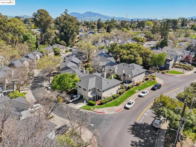 204 Pebblecreek Ct, Martinez CA: https://media.crmls.org/mediaz/12f7422f-c6ec-4dac-a9ef-15c117c6d4ad.jpg