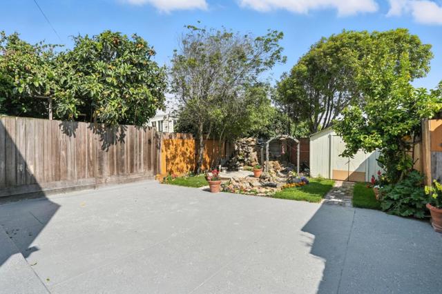 32 Cross Street, San Francisco CA: https://media.crmls.org/mediaz/12f7ee17-9797-46a0-bf91-f53528f102db.jpg