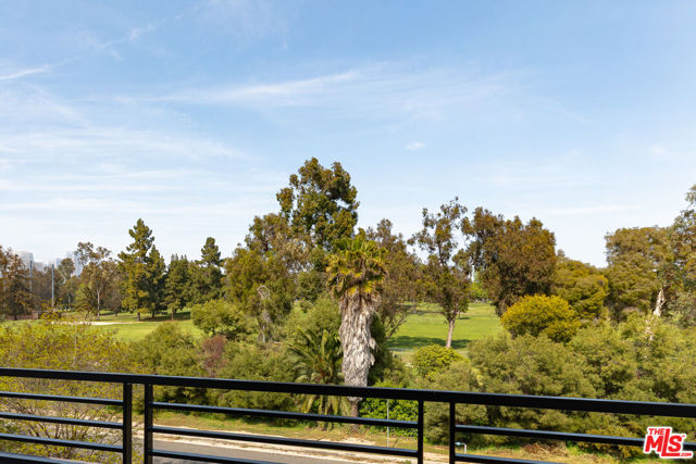 2565 Patricia Avenue, Los Angeles CA: https://media.crmls.org/mediaz/12f84b90-ad06-447e-9f78-47325020b33d.jpg