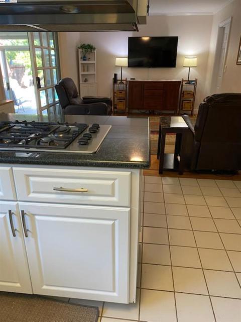 5186 Greenmeadow Dr, Concord CA: https://media.crmls.org/mediaz/12f88167-5472-4ec2-8ff6-0746d5fe10a7.jpg