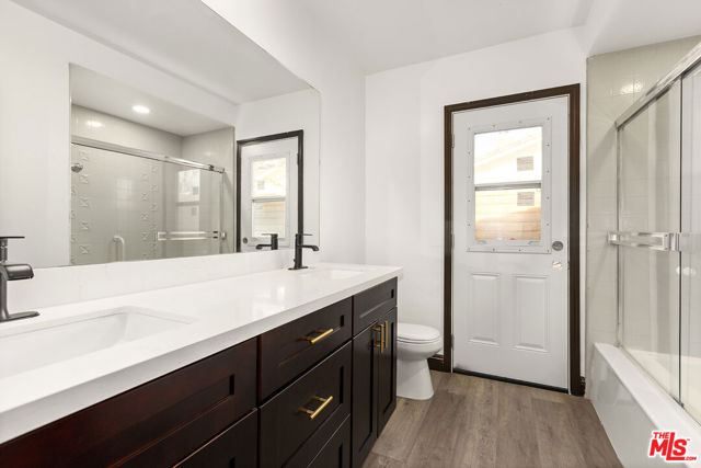 9724 Bothwell Road, Northridge CA: https://media.crmls.org/mediaz/12f899c6-9157-4502-bb5b-eeba961292b2.jpg