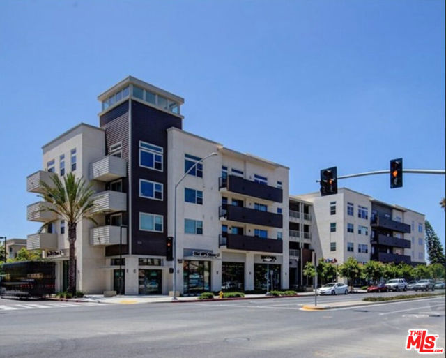 552 E Carson Street, Carson CA: https://media.crmls.org/mediaz/12f8b8ec-c3e9-4db4-a5af-b29f95cc16a5.jpg