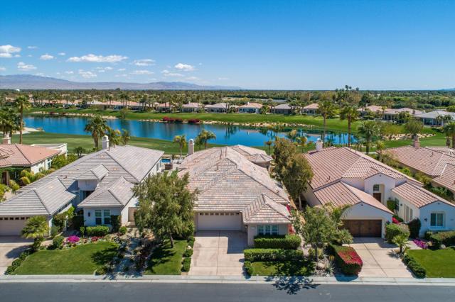 51686 Via Sorrento, La Quinta CA: https://media.crmls.org/mediaz/12f91b7c-66b9-4890-a079-a8e8fc362be2.jpg