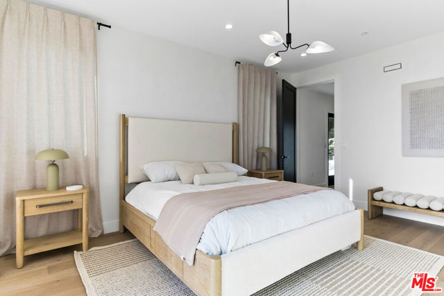 812 W Avenue 37, Los Angeles CA: https://media.crmls.org/mediaz/12f99b2c-d463-47cc-b8f4-555264a06083.jpg