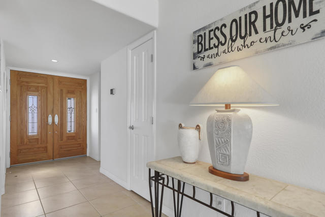 69 Don Quixote Drive, Rancho Mirage CA: https://media.crmls.org/mediaz/12fa3d16-7b16-49f0-8f2b-7990c4e516a8.jpg