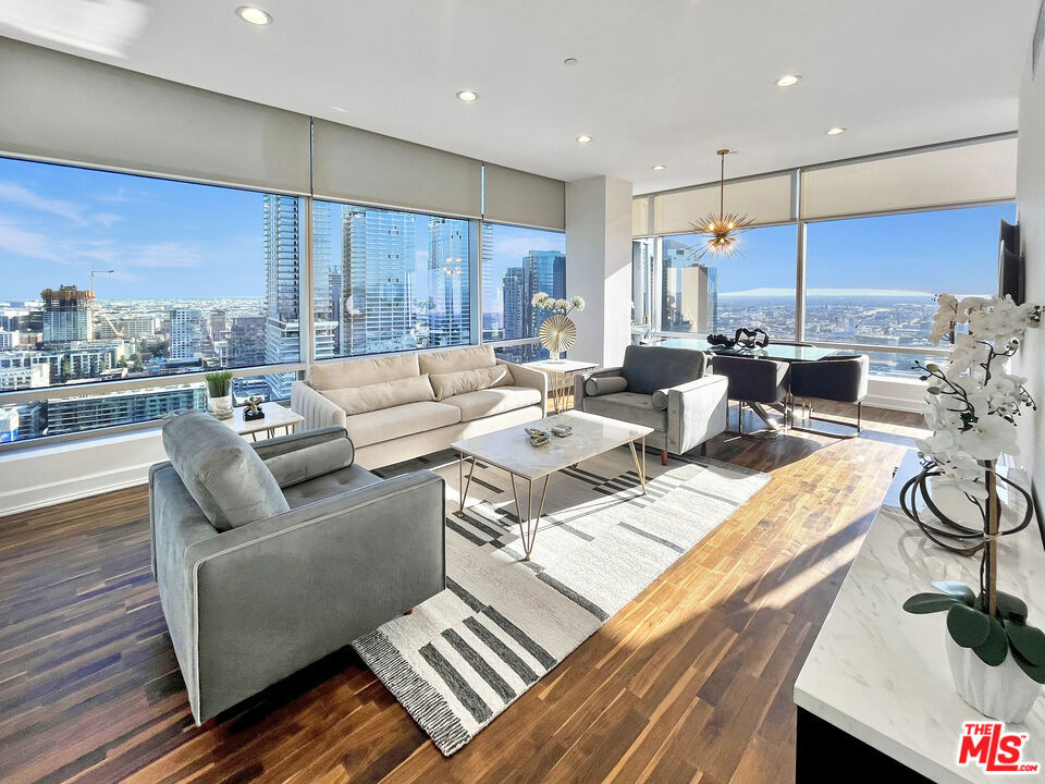 900 W Olympic Boulevard #27A
