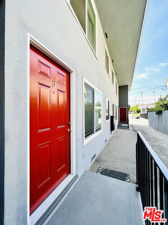 1618 N Kenmore Avenue, Los Angeles CA: https://media.crmls.org/mediaz/12fabd2e-cd62-43f3-8a17-50a687b14d9f.jpg