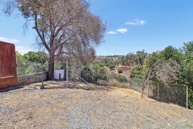 1797 99 Rabbit Hill, Fallbrook CA: https://media.crmls.org/mediaz/12fb00c9-4b37-4f23-9c40-49ca7761ba79.jpg