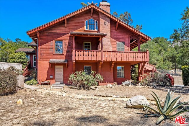 1060 Tremonto Road, Santa Barbara CA: https://media.crmls.org/mediaz/12fb9c50-6a2b-4270-8b66-fb8fb03b50fb.jpg