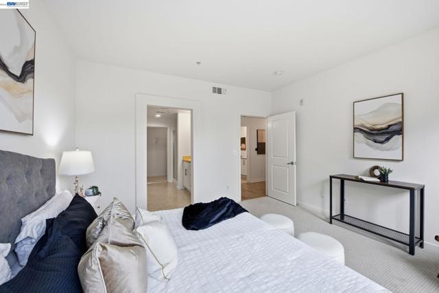 4463 Hyde Cmn, Fremont CA: https://media.crmls.org/mediaz/12fbd651-747c-4c3e-8fc9-7e7f091af647.jpg