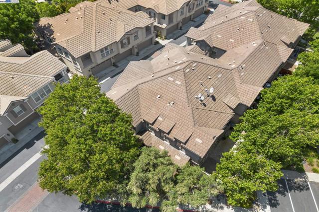 161 W Luna Loca Ln, Mountain House CA: https://media.crmls.org/mediaz/12fc9ff8-b60a-42a2-bc27-6825e850a889.jpg