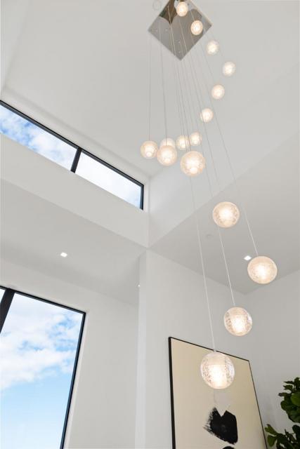 3 Wolfback Ridge Road, Sausalito CA: https://media.crmls.org/mediaz/12fd1469-388b-4722-82b5-1e11bcfe7ca3.jpg