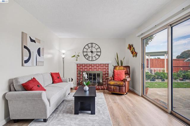 6364 Honeysuckle Dr, Newark CA: https://media.crmls.org/mediaz/12fe3284-af2e-4a6e-9d1a-ed8b56f7c12f.jpg