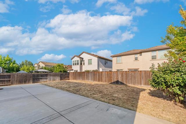 9748 Collie Way, Elk Grove CA: https://media.crmls.org/mediaz/12fe47e5-82b9-4d0e-bc49-00027f780ebb.jpg