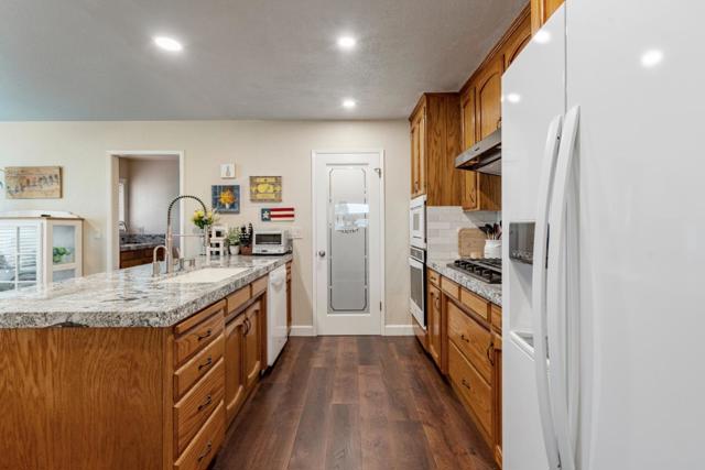 840 Helen Drive, Hollister CA: https://media.crmls.org/mediaz/12feba97-96a9-4e1e-8222-316f3b323749.jpg