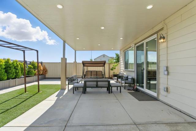 33831 Farmhouse Street, Fremont CA: https://media.crmls.org/mediaz/12fecef4-342b-4f4a-9290-410c0d6efe13.jpg