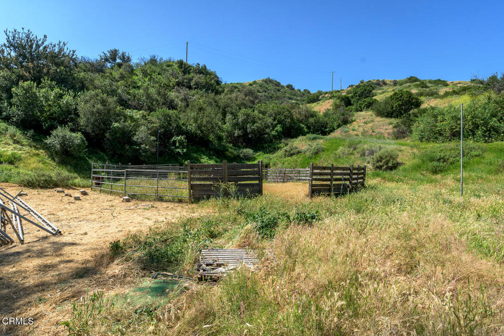 https://media.crmls.org/mediaz/12ff53cf-fce5-4637-8959-e53945346a0a.jpg?preset=X-Large