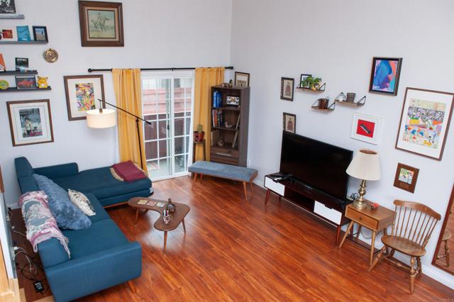 Detail Gallery Image 8 of 36 For 1523 E Windsor Rd 105b,  Glendale,  CA 91205 - 2 Beds | 1/1 Baths