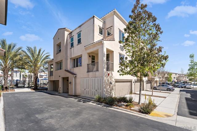 5230 Calle Rockfish, San Diego CA: https://media.crmls.org/mediaz/12ffc844-6cd0-4d5d-9793-013ea384bcf7.jpg