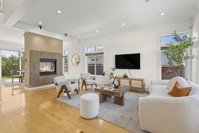 114 Fir Avenue, South San Francisco CA: https://media.crmls.org/mediaz/12ffea51-9c43-451f-829f-697c88f9370c.jpg