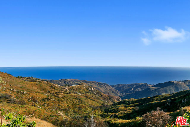 23010 Saddle Peak Road, Topanga CA: https://media.crmls.org/mediaz/13001ee4-3fc6-467b-9695-0390b7f260be.jpg