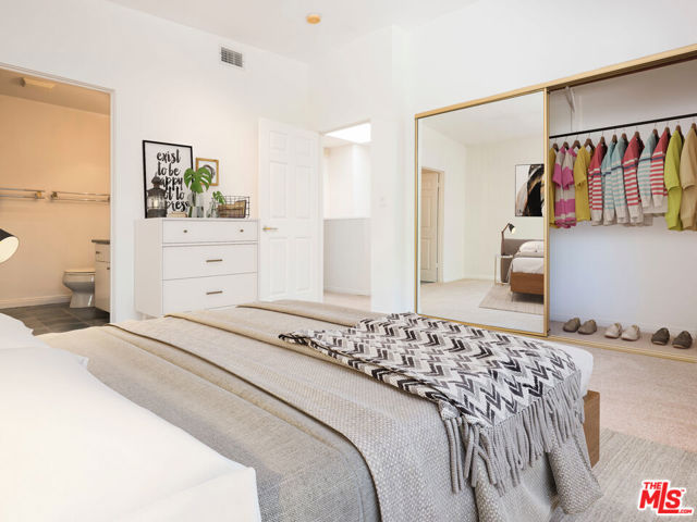 3023 BERKELEY Avenue, Los Angeles CA: https://media.crmls.org/mediaz/13012ce8-defe-4cba-901c-f6361833292a.jpg