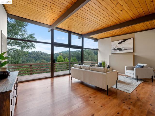 6866 Thornhill Dr, Oakland CA: https://media.crmls.org/mediaz/130136a9-2cae-4353-8c05-f3f5ca378de3.jpg