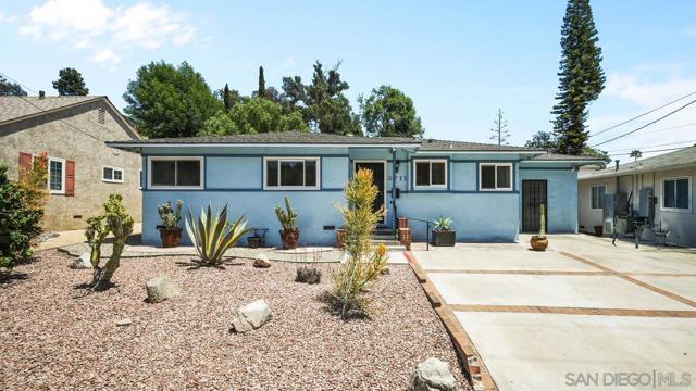 3711 Fairway Dr, La Mesa CA: https://media.crmls.org/mediaz/1301bcce-3319-4a5e-ac0c-51f007fe0a49.jpg