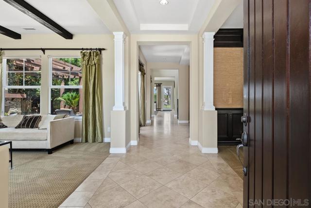 1833 Corte Galeana, Chula Vista CA: https://media.crmls.org/mediaz/1301d665-8e09-4a46-a3c9-26e75e29badb.jpg